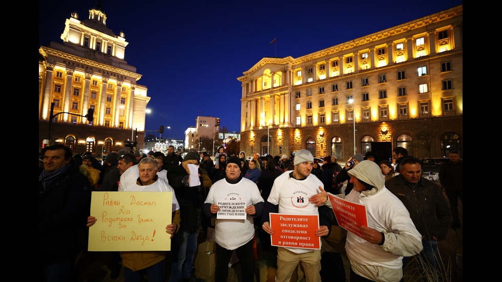 „В памет на един баща”: Протести в София след убийството на Пейо Пеев