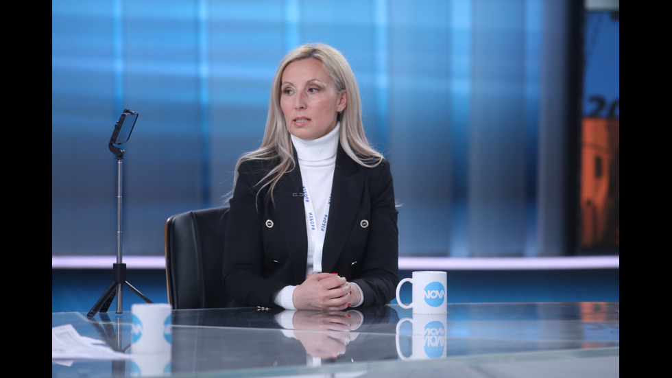 ЗАД КАДЪР: Изборният ден по NOVA В СНИМКИ