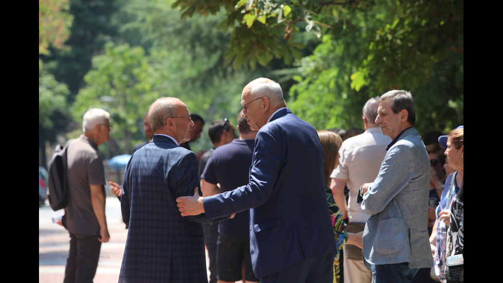 Семейство, приятели и колеги изпратиха Иван Нейков в последния му път