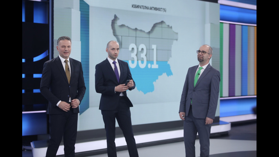 ЗАД КАДЪР: Изборният ден по NOVA В СНИМКИ