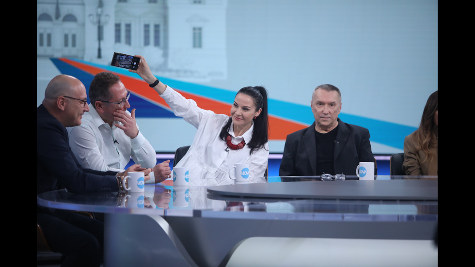 ЗАД КАДЪР: Изборният ден по NOVA В СНИМКИ