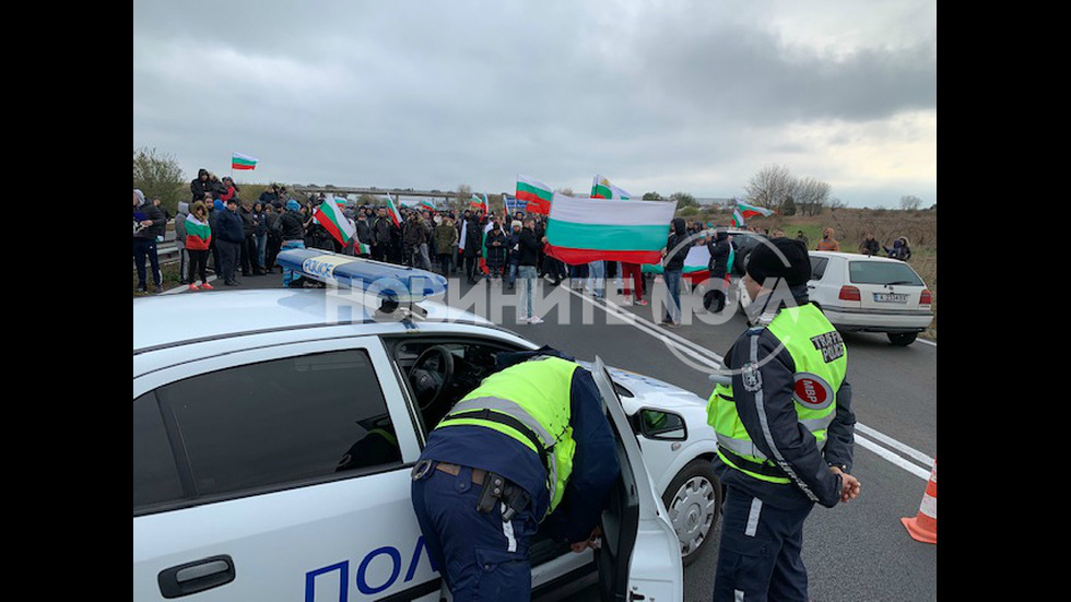 ПРОТЕСТИ: Бургазлии блокираха АМ "Тракия"