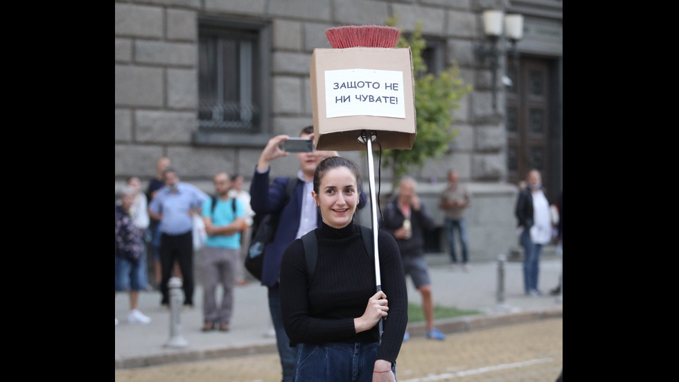 Протест и контрапротест в центъра на София