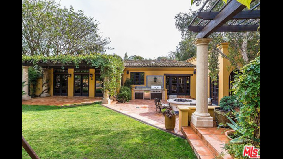 Кендъл Дженър купи имението на Чарли Шийн за 8,5 млн. долара
