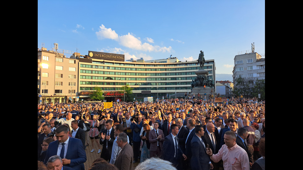 Протест в подкрепа на Никола Минчев пред НС