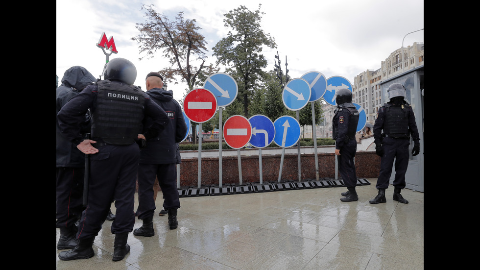 Близо 600 арестувани на протест в Москва