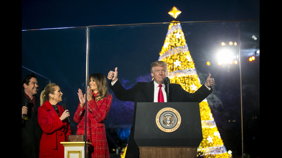 Тръмп запали светлините на коледното дърво пред Белия дом