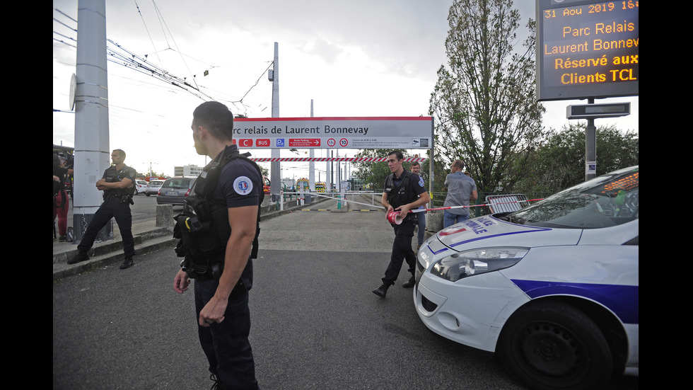 Нападението в Лион вероятно е терористично нападение