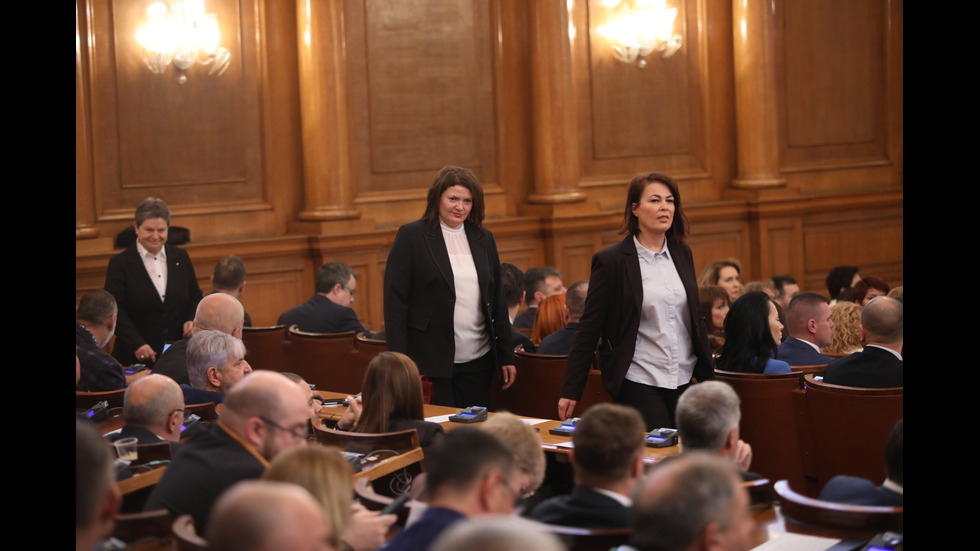 Парламентът решава дали да подкрепи проектокабинета "Габровски"