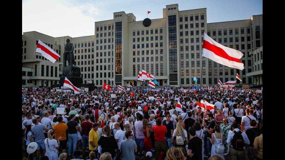 Кадри от дрон показват протестите в Беларус