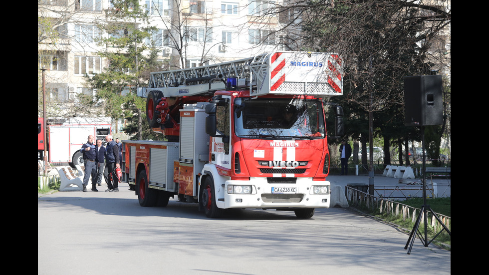 Тренировъчна евакуация и демонстрация на пожарникари и доброволци в София