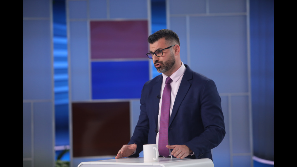 ЗАД КАДЪР: Изборният ден по NOVA В СНИМКИ