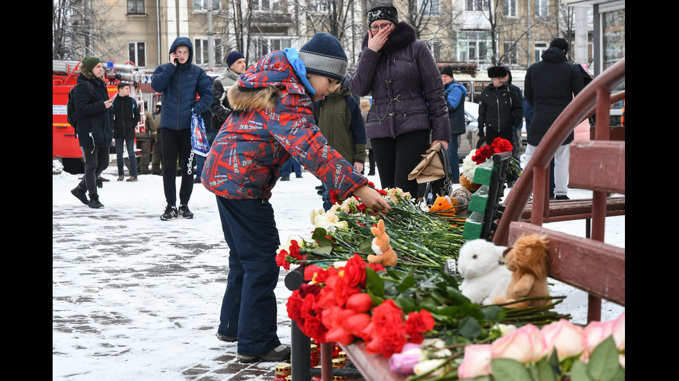 Жертви и ранени при пожар в мол в Русия