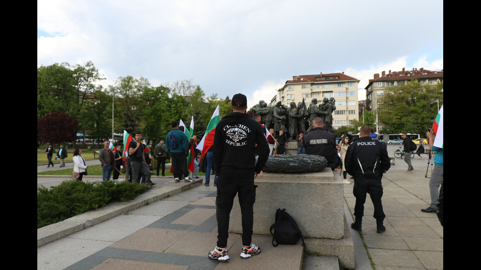 Сблъсъци белязаха протеста край Паметника на Съветската армия