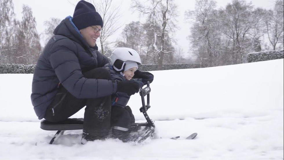 Шведската престолонаследничка с прекрасна коледна фотосесия
