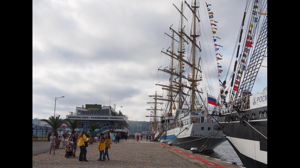 Най-голямата ветроходна регата акостира в Черно море