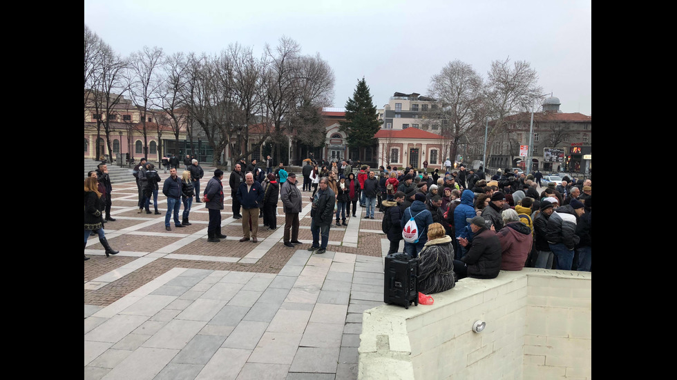 Продължават протестите в защита на д-р Иван Димитров