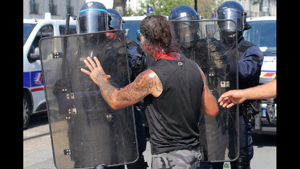 Сблъсъци между полиция и демонстранти на протест за смъртта на младеж в Нант