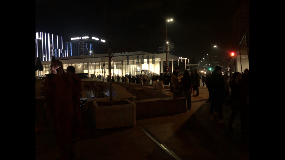 Евакуират посетителите на столичен мол заради сигнал за бомба