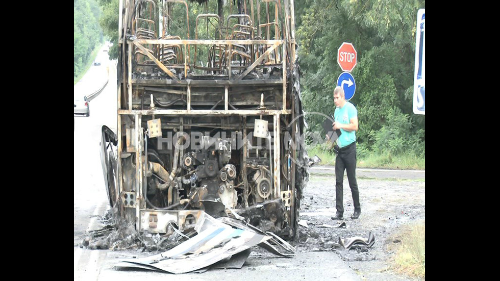 Автобус с туристи се запали на пътя Черноморец-Бургас