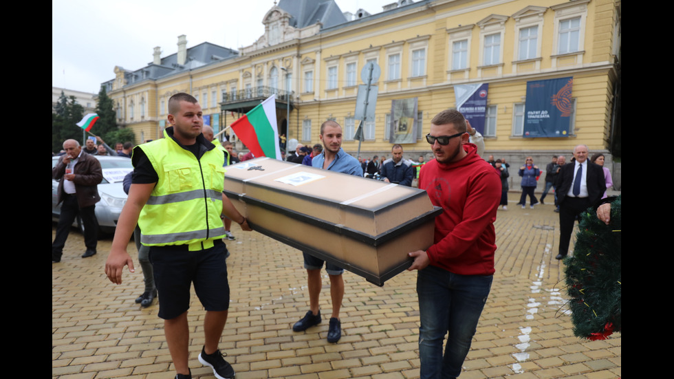 Автоинструктори излязоха на протест