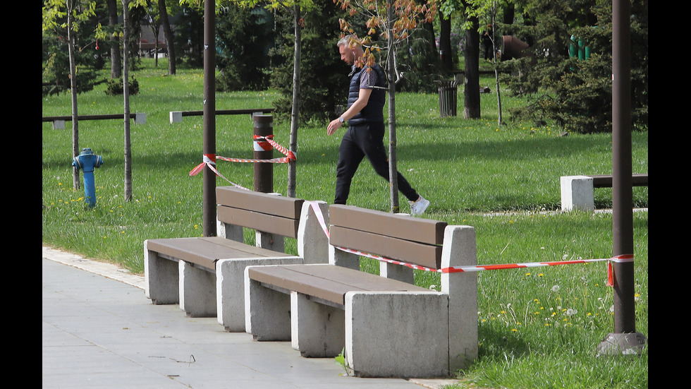 Първи ден без маски на открито
