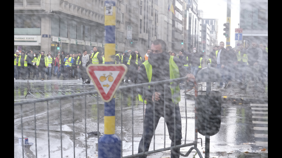 Сблъсъци между полицията и протестиращи в Брюксел