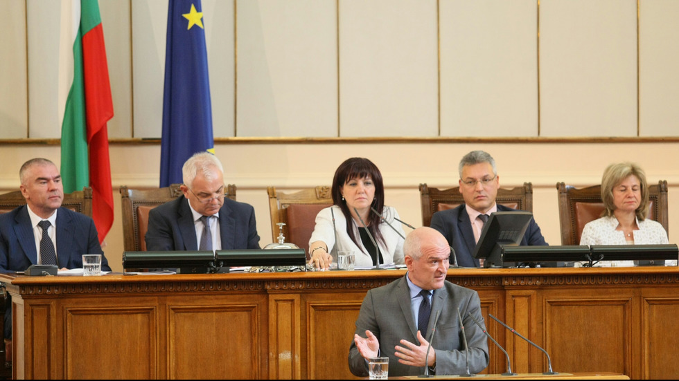 Депутатите отхвърлиха оставката на Главчев