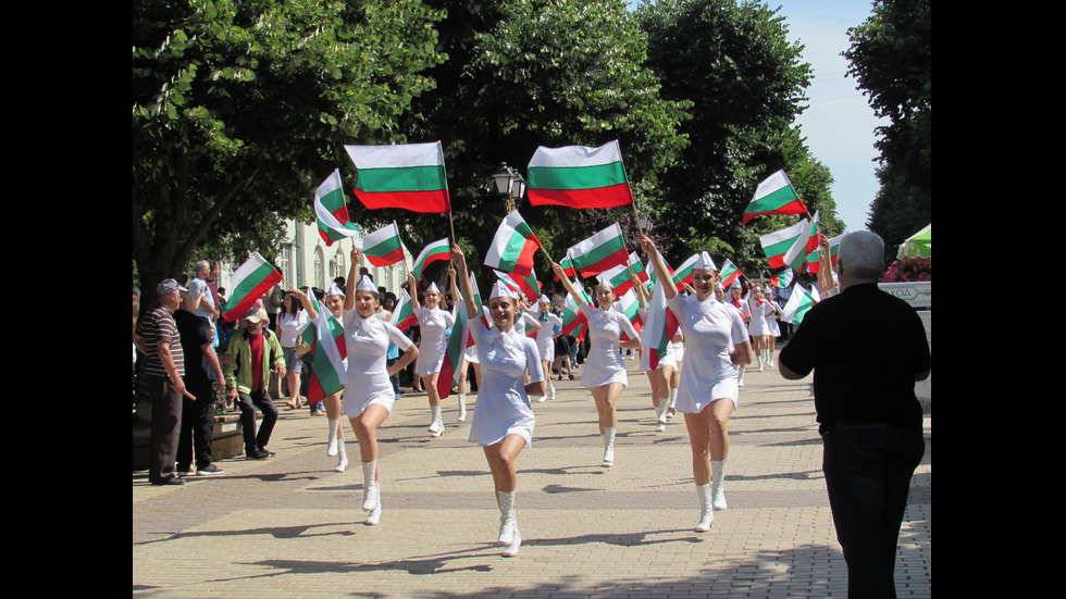 Празнично шествие в Русе