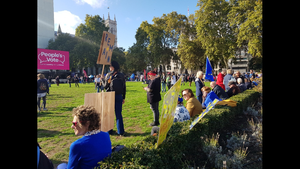 Десетки хиляди протестират в Лондон срещу Brexit