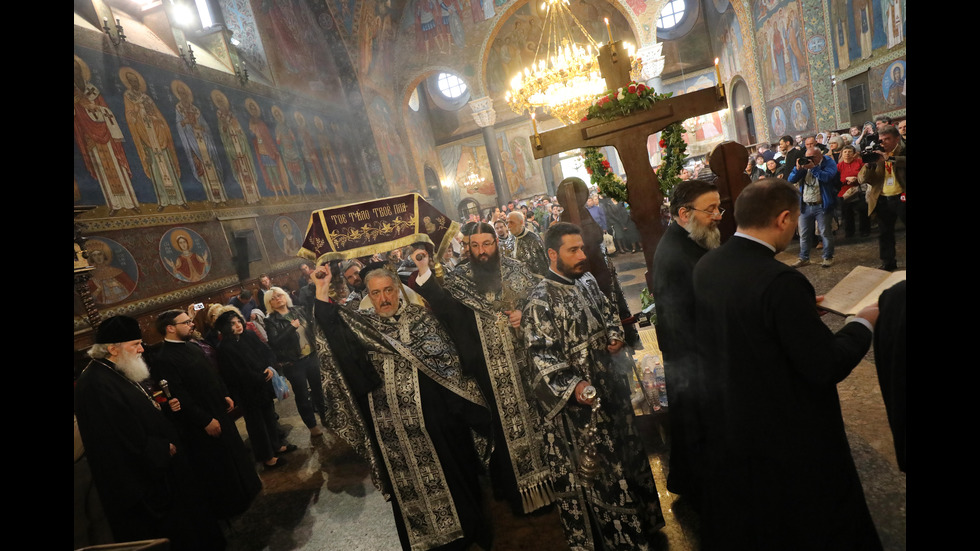 Разпети петък в столичния храм "Света Неделя"