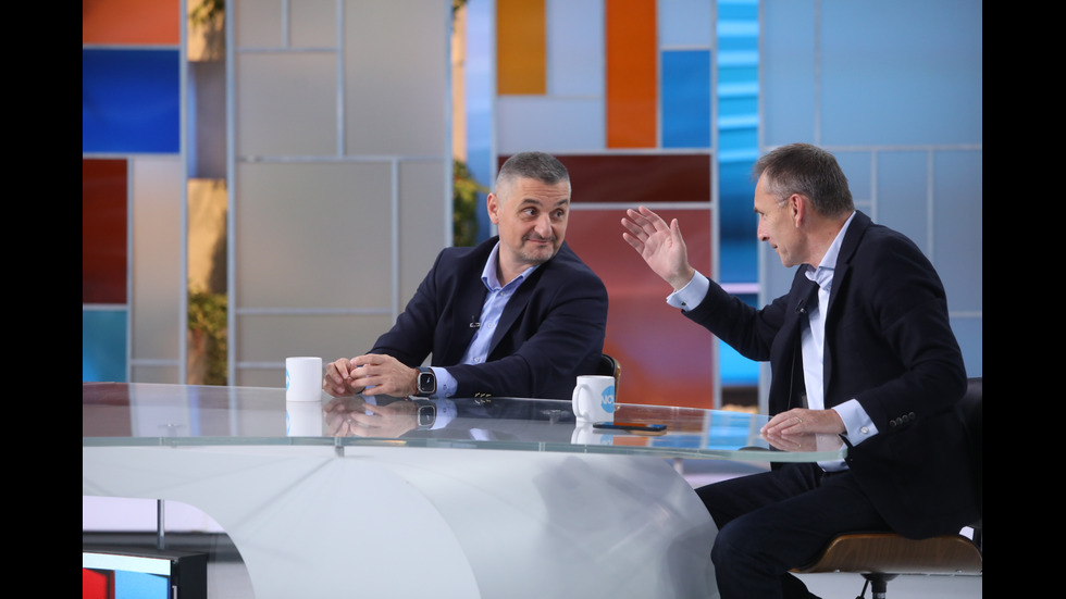 ЗАД КАДЪР: Изборният ден по NOVA В СНИМКИ