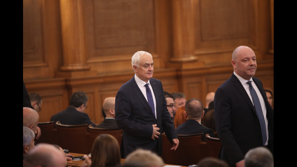 Парламентът решава дали да подкрепи проектокабинета "Габровски"