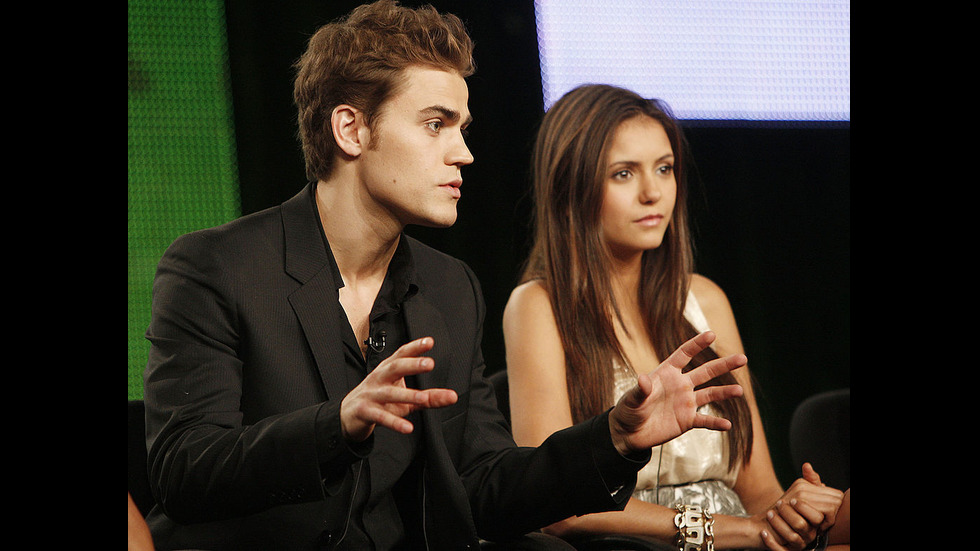 Екранни партньори от сериали, които запазиха приятелството си