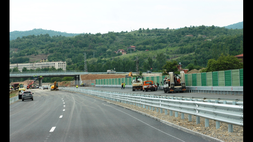 Пускат движенето по 6,5 км от магистрала „Струма“ след Благоевград