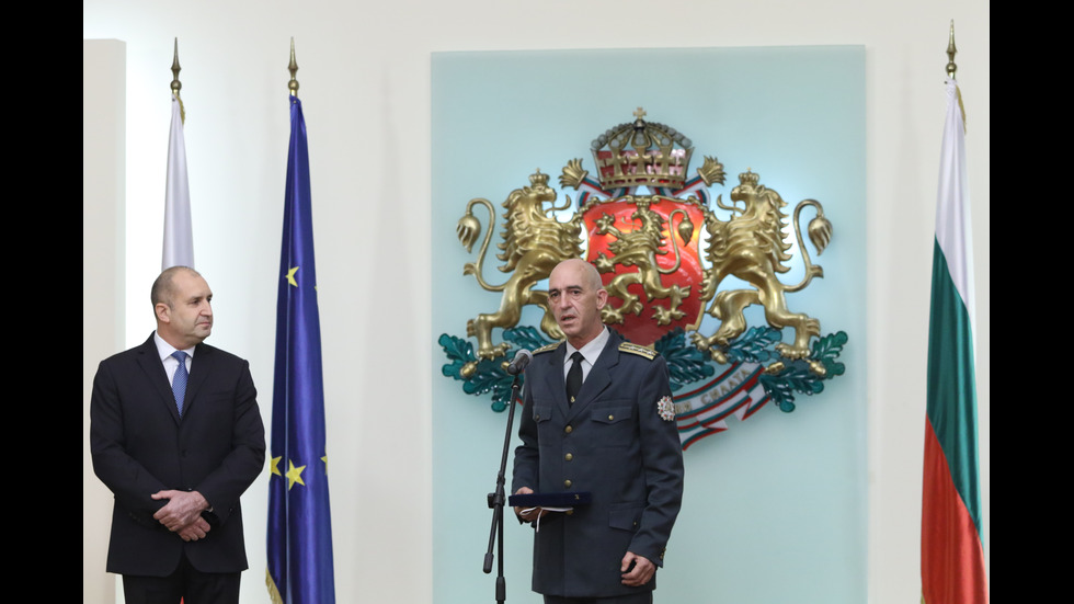 Президентът удостои с държавни отличия огнеборци