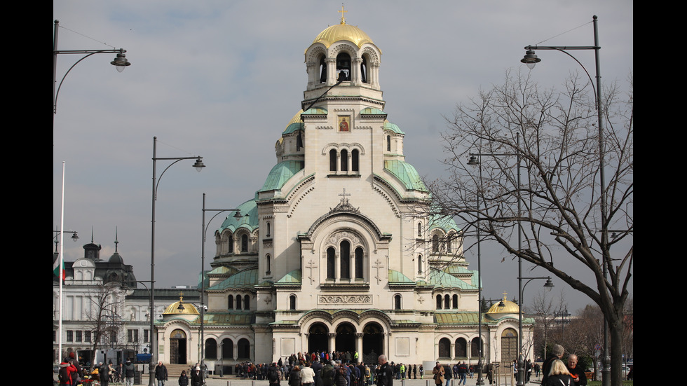 Изложиха за поклонение тленните останки на патриарха в „Св. Александър Невски”