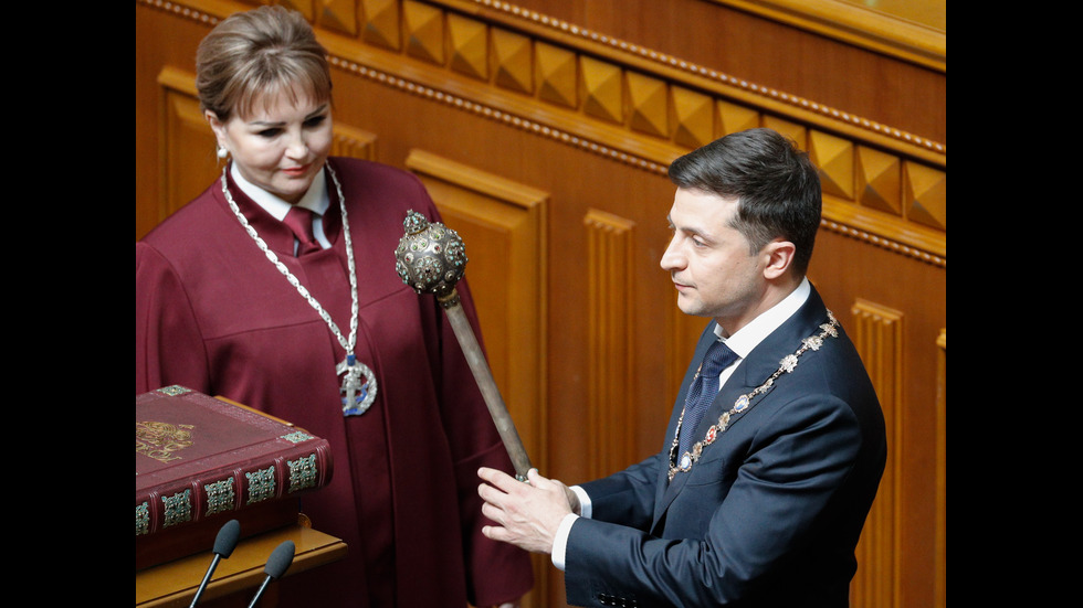 Володимир Зеленски встъпи в длъжност като президент на Украйна