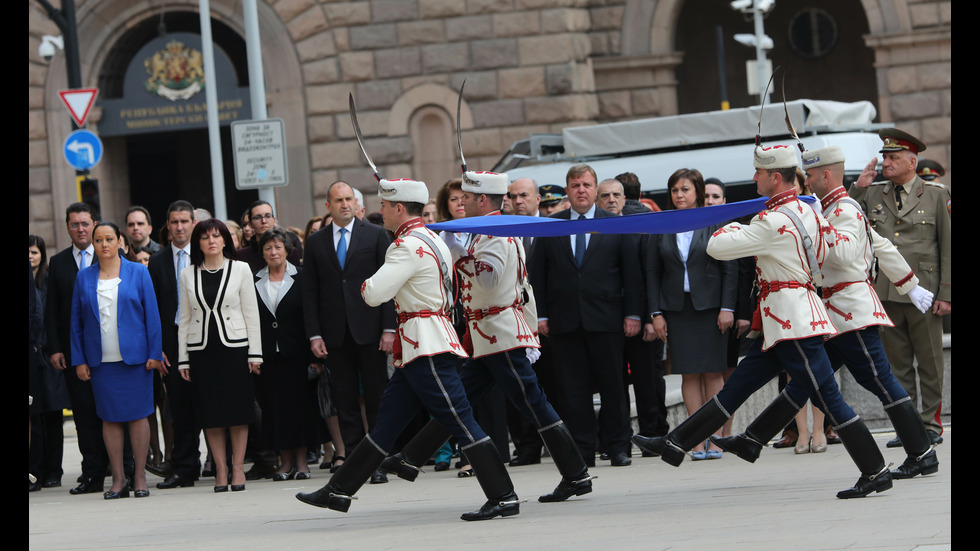 Президентът Радев взе участие в церемонията по вдигане на Европейския флаг
