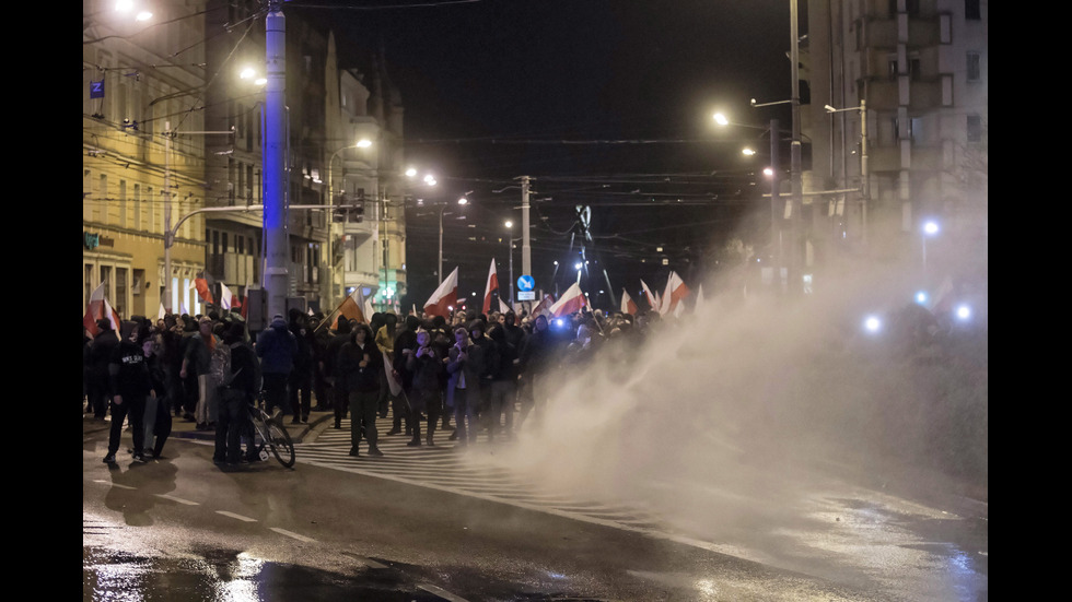 3-ма ранени и 13 арестувани при безредици на националистическия парад в Полша