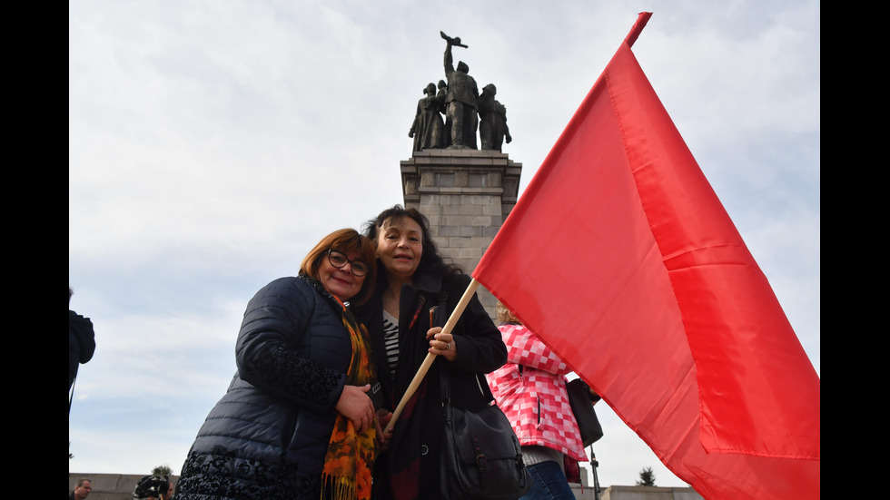 Протест в защита на Паметника на Съветската армия в София
