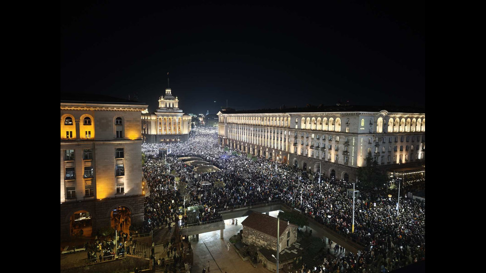 Многохилядни протести в София и големите градове на страната срещу бюджета и управлението