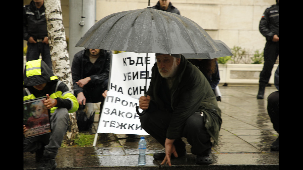 "Стига търпимост. Бездействието убива децата ни всеки ден": Национален протест в София