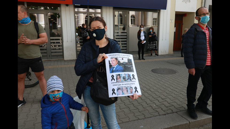 Бдение в памет на Милен Цветков в няколко града