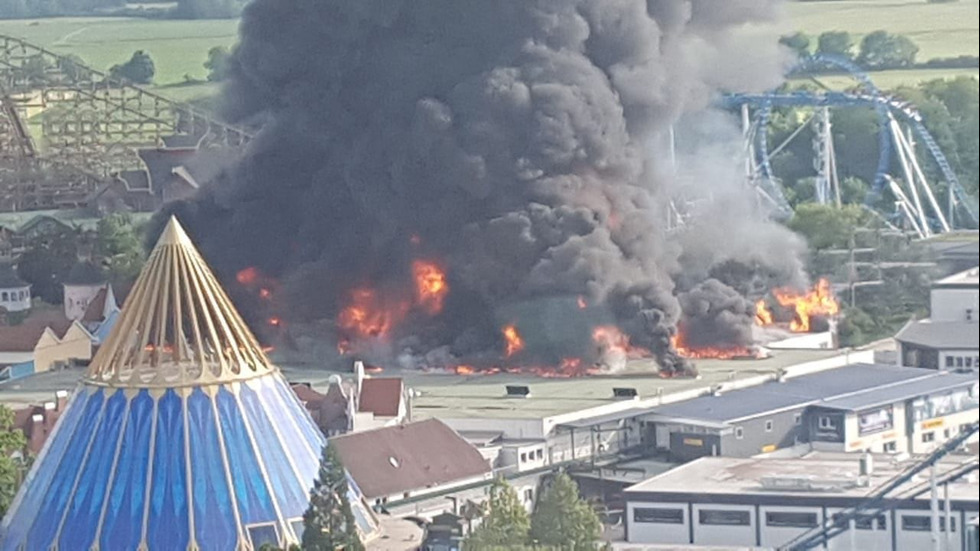 Голям пожар в увеселителен парк в Германия
