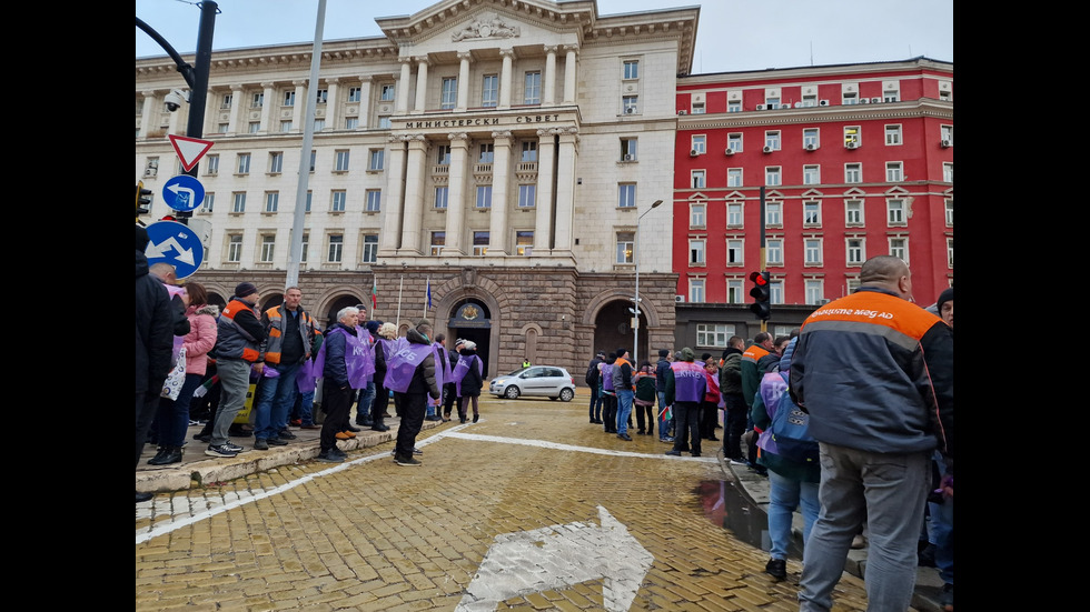 Синдикати от КНСБ и КТ „Подкрепа“ излизат на протест пред МС