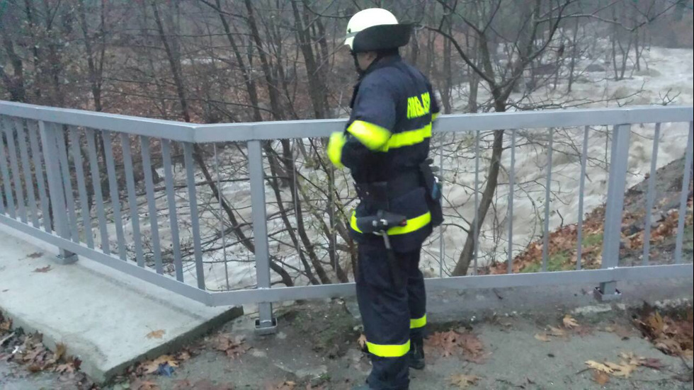 Тежка нощта в София и района заради проливния дъжд