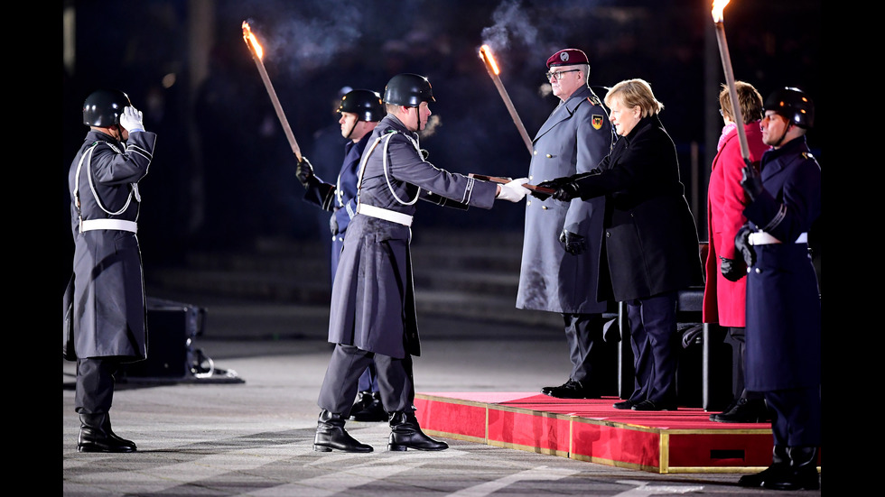 Армията изпрати Ангела Меркел с военен парад