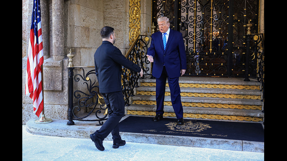 Зеленски пристигна в "Мар-а-Лаго" за разговори с Тръмп