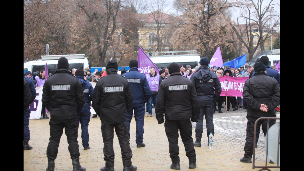 Работници от въглищните централи - на протест в София